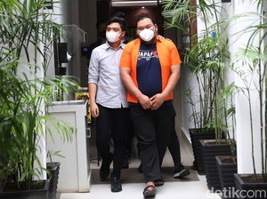 Polisi Buru Pemasok Tembakau Sintetis ke Komika Fico Fachriza