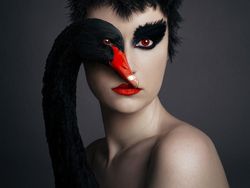 Karya Keren Fotografer Bikin Potret Wajah Setengah Manusia dan Hewan