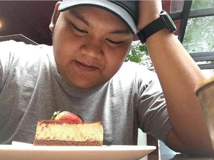 10 Potret Fico Fachriza Saat Makan di Warung dan Beli Kue Ultah