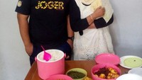 Sebelum tertangkap sebagai pengguna narkotika, Fico dikenal sebagai sosok komedian yang kocak dan erat dengan keluarganya. Salah satu buktinya adalah ketika dirinya berfoto bersama masakan sang ibunda. Foto: Instagram/ficofachriza_