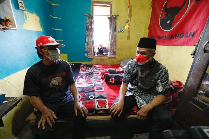 Ganjar Sambangi Kader PDIP di Semarang