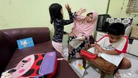 Dari pernikahannya, Ninuk memiliki dua anak, yakni Tanoshimu (Tano) dan Tazmira (Mira).