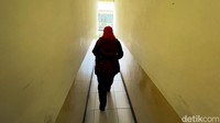 Keterampilan yang diajarkan di SLB Tunarungu Santi Rama adalah: Tata Busana, Tata Boga, Komputer, dan Otomotif. Pembelajaran keterampilan diberikan siswa dimulai pada jenjang kelas VII SMPLB hingga kelas XII SMALB. Porsi pembelajaran keterampilan yang diberikan sebanyak 70%, sedangkan 30% adalah pelajaran akademis (bahasa Indonesia, matematika, IPA, dll.)