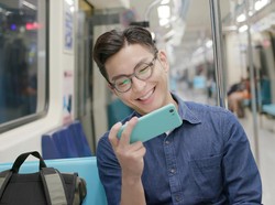 8 Alasan Cowok Lama Balas Chat Pacar, Ada yang Bikin Nyesek & Overthinking