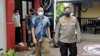 Dari informasi yang dihimpun, Hadfana diamankan di Gang Dorowati, Pringgolayan, Banguntapan, Bantul. Lokasi penangkapannya dekat dengan Polsek Banguntapan. Hadfana ditangkap sekitar pukul 22.40 WIB. Ia pun dibawa ke Polda Jatim untuk menjalani pemeriksaan.