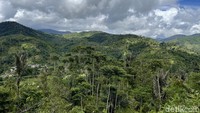 Lanskap perbukitan di sepanjang perjalanan ke Kampung Adat Ciptagelar, Sukabumi. Tak percaya destinasi ini masih berada di Pulau Jawa, dekat dengan Jakarta. 