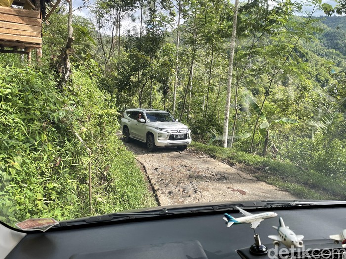 Jalan ke Kampung Adat Ciptagelar