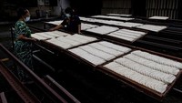 Mi putih yang kerap pula disebut misoa atau misua ini kerap diolah menjadi mi panjang umur saat Imlek.  