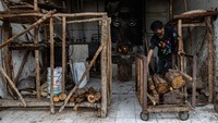 Mi panjang umur memiliki makna yang mendalam. Mi ini melambangkan harapan untuk memiliki umur panjang bagi yang memakannya. Tak hanya saat Imlek, mi panjang umur juga kerap dihidangkan saat perayaan ulang tahun.  