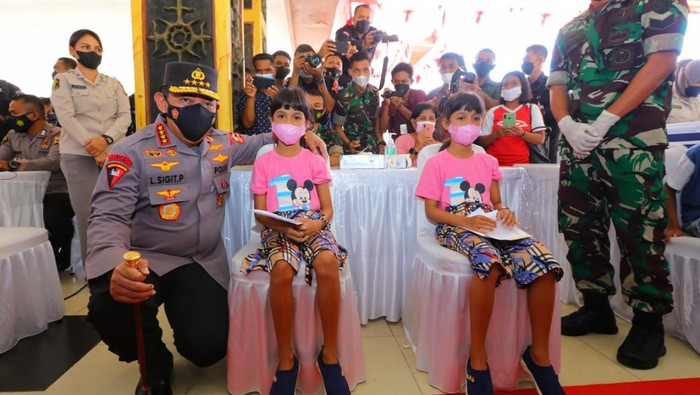 Jenderal Sigit saat meninjau vaksinasi di Maluku (Dok. Istimewa)