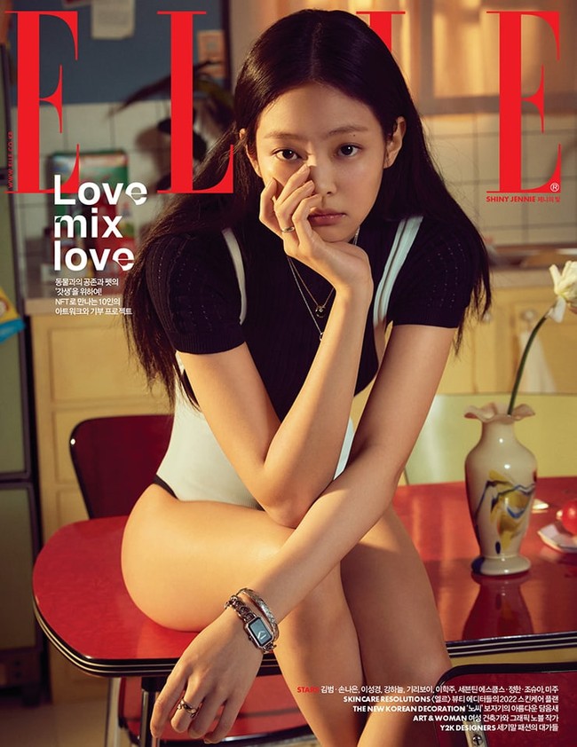 “Perhiasan adalah elemen yang sangat diperlukan dalam berpakaian. Aku harap penggemar menyukai sisi baru dariku,” ujar Jennie BLACKPINK. Foto: dok. Elle Korea