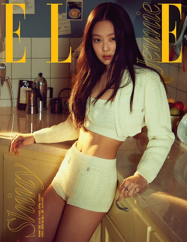 Jennie BLACKPINK menjalani pemotretan bersama Elle Korea. Idol yang didapuk sebagai face of Chanel itu menghiasi sampul majalah Elle Korea edisi Februari 2021 dalam enam versi berbeda. Foto: dok. Elle Korea