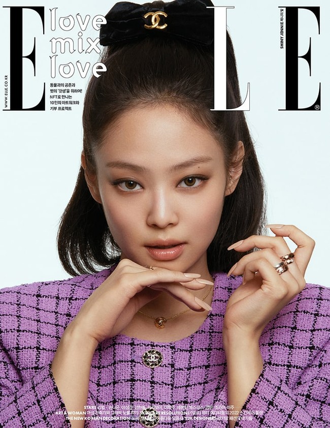 Baru-baru ini, Jennie BLACKPINK mengunggah fotonya saat pergi ke gunung. Dia pun mengungkap keinginannya untuk membuat badan dan pikirannya lebih sehat dari tahun-tahun sebelumnya. Foto: dok. Elle Korea