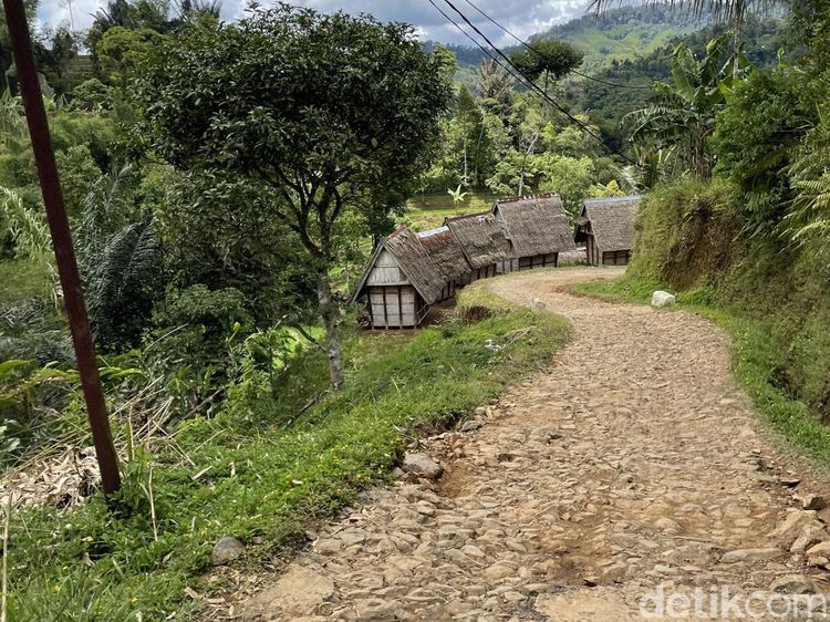 Jalan Mengerikan ke Kampung Ciptagelar yang Berada Dekat Jakarta
