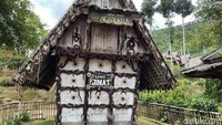 Leuit utama di Kampung Adat Ciptagelar.
