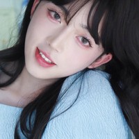 Netizen yang menonton pun menulis komentar tidak menyenangkan bahkan menyebutnya penipu. Ini adalah penipuan, Ini terasa kehilangan kepercayaan di antara dua orang, Ketika filternya dimatikan, kamu bisa melihat dia seorang pria, Dia terlihat seperti orang yang berbeda, tulis netizen.Foto: Weibo