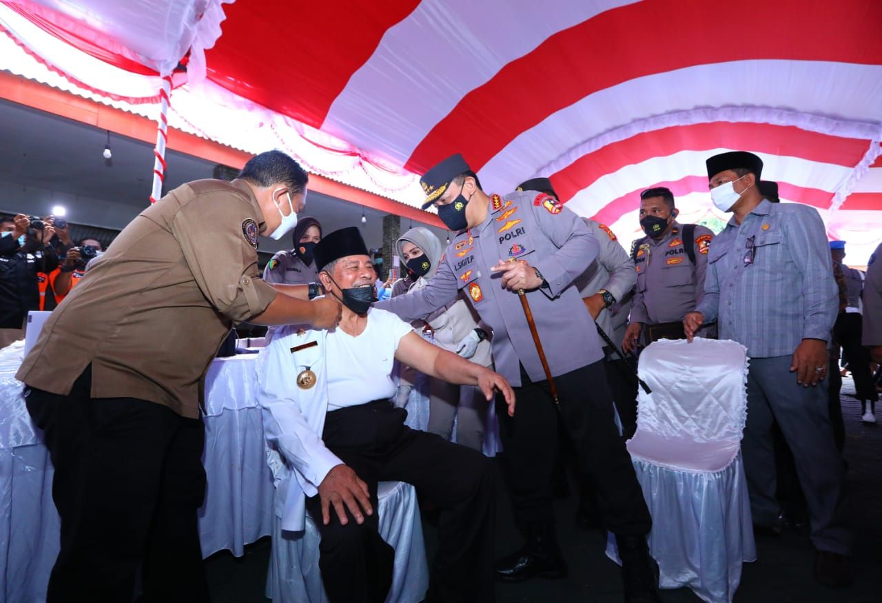 Kapolri Jenderal Listyo Sigit Prabowo meninjau akselerasi vaksinasi di Maluku Utara