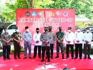 Tinjau Vaksinasi Se-Indonesia, Kapolri Saksikan Gubernur Maluku Utara Divaksin