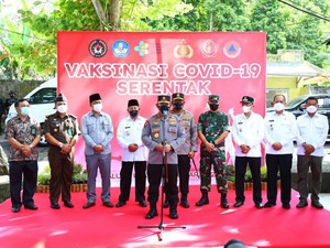 Tinjau Vaksinasi Se-Indonesia, Kapolri Saksikan Gubernur Maluku Utara Divaksin