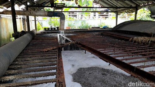 Sejumlah perajin tahu di Sumedang memanfaatkan limbah tahu menjadi bahan bakar bigas. Kini sedikitnya 59 kepala keluarga telah menerima manfaat dari bahan bakar biogas ini.