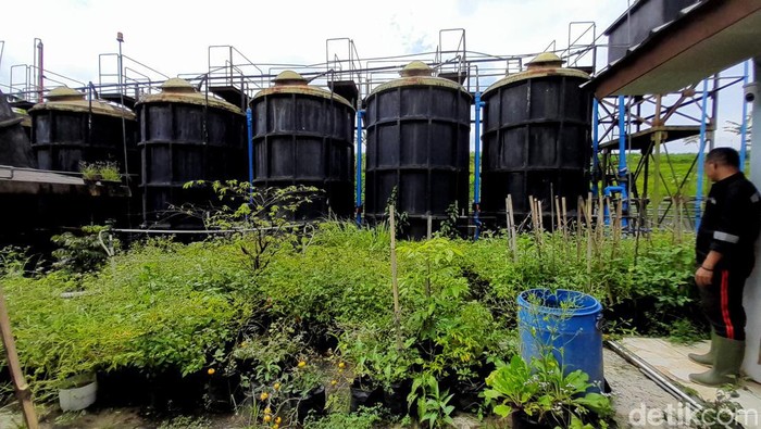 Keren! Perajin di Sumedang Sulap Limbah Tahu Jadi Bahan Bakar Biogas Sejumlah perajin tahu di Sumedang memanfaatkan limbah tahu menjadi bahan bakar bigas. Kini sedikitnya 59 kepala keluarga telah menerima manfaat dari bahan bakar biogas ini.