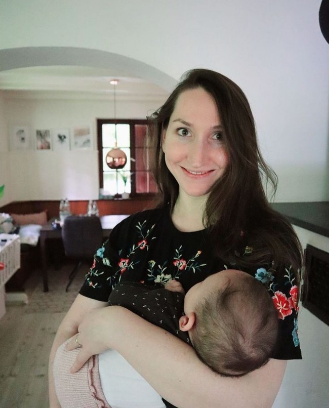 Kesa saat ini tinggal di Jerman bersama Lisa. Dari pernikahannya ini, mereka dikaruniai dua anak yang semuanya lahir di Jerman pada 2017 dan 2020. Foto: Dok. Instagram @kesa_lisa_journey.