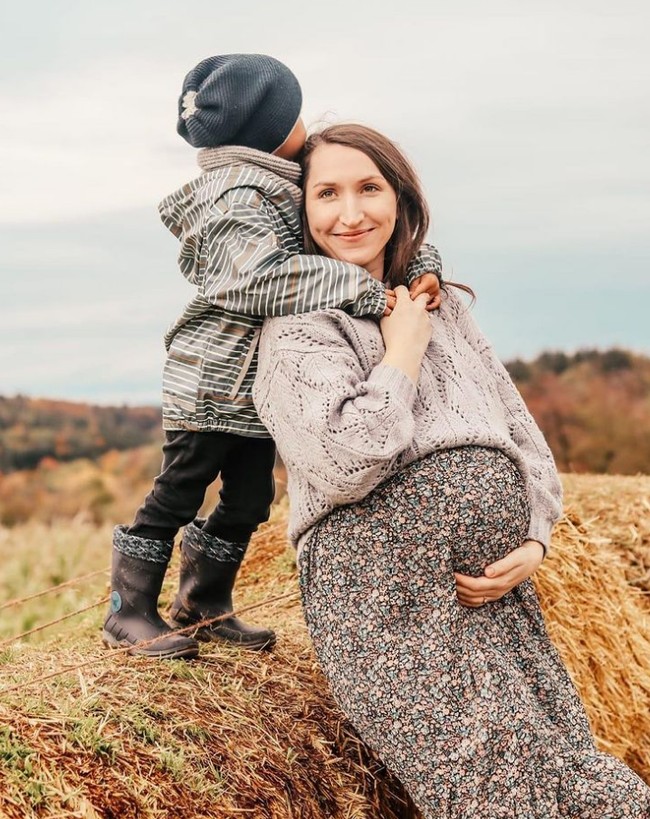 Wolipop menghubungi Kesa Farizal yang mengunggah video tentang kisah cintanya dengan sang istri, Lisa. Yang membuat tertarik adalah Lisa untuk ukuran orang Jerman ramah sekali dan selalu tersenyum. Lisa adalah sosok wanita sempurna dia cantik, baik, bertanggung jawab dan perhatian dan juga mandiri karena orang Jerman diajarkan oleh orang tua mandiri sedini mungkin, ungkap Kesa kepada Wolipop melalui WhatsApp, Jumat (14/1/2022).