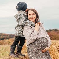 Wolipop menghubungi Kesa Farizal yang mengunggah video tentang kisah cintanya dengan sang istri, Lisa. Yang membuat tertarik adalah Lisa untuk ukuran orang Jerman ramah sekali dan selalu tersenyum. Lisa adalah sosok wanita sempurna dia cantik, baik, bertanggung jawab dan perhatian dan juga mandiri karena orang Jerman diajarkan oleh orang tua mandiri sedini mungkin, ungkap Kesa kepada Wolipop melalui WhatsApp, Jumat (14/1/2022).