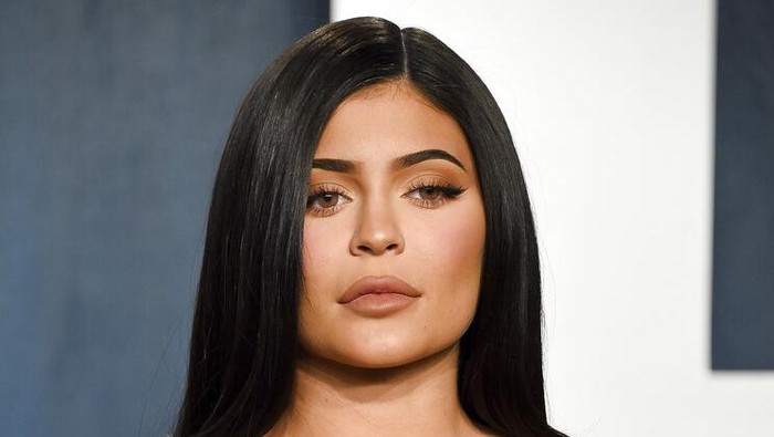 Kylie Jenner arrives at the Vanity Fair Oscar Party on Sunday, Feb. 9, 2020, in Beverly Hills, Calif. (Photo by Evan Agostini/Invision/AP)