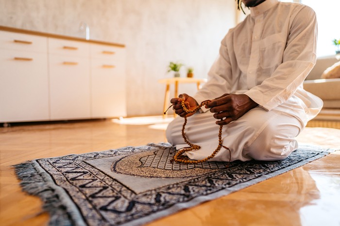 Makan atau sholat dulu?