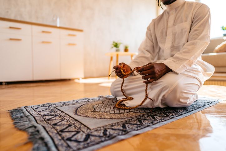 Makan atau sholat dulu?