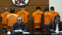 Wakil Ketua KPK Alexander Marwata saat konferensi pers di Gedung Merah Putih KPK, Jalan Kuningan Persada, Jakarta Selatan, Kamis (13/1/2022) mengatakan, KPK menemukan adanya bukti permulaan cukup sehingga KPK meningkatkan ke tahap penyidikan.