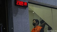 Alex mengatakan ada 11 orang yang diamankan dalam operasi tangkap tangan (OTT) tersebut. Ke-11 orang itu terdiri dari Abdul Gafur.