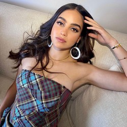 Simu Liu Sebut Melissa Barrera Sosok Sempurna untuk Wonder Woman Baru