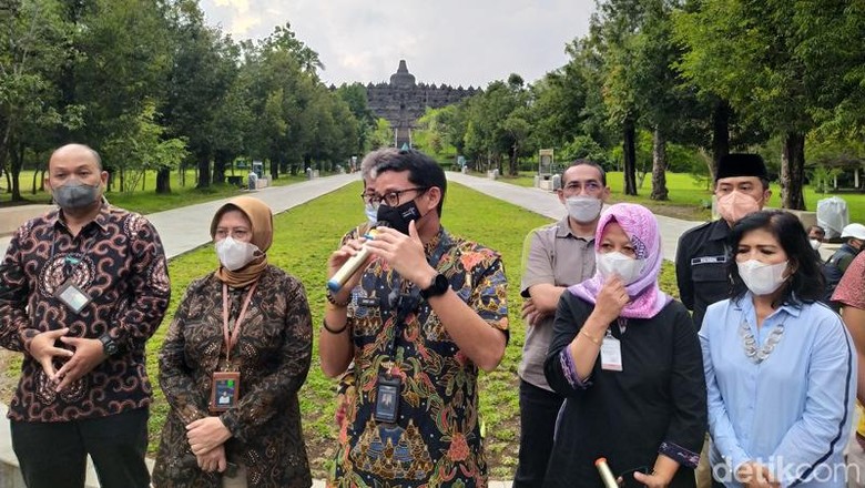 Menparekraf Sandiaga Uno di Candi Borobudur