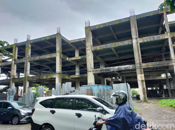 Proyek RS Batua Makassar yang mangkrak karena kasus korupsi Rp 22 miliar. Proyek RS Batua Makassar yang mangkrak karena kasus korupsi Rp 22 miliar.