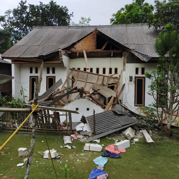 Rumah warga di Pandeglang rusak akibat gempa M 6,6