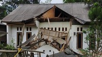 Rumah yang rusak ini berada di Kecamatan Sumur dan Kecamatan Mandalawangi, Kabupaten Pandeglang, Banten.  (Foto: Dok. Humas BNPB)