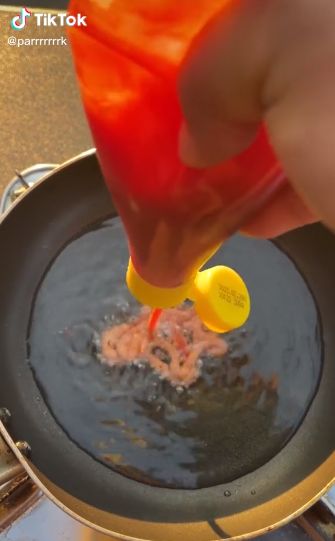 Viral Orang Korea Bikin Saus Tomat Goreng