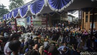 Begini suasana acara sedekah bumi yang menyedot perhatian warga.