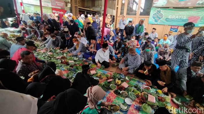 Sedekah Bumi Ngarak Kebo Bule