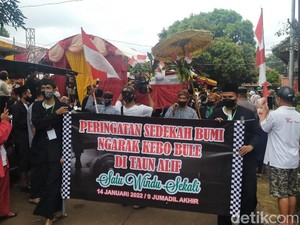 Planet Bekasi! di Kranggan Ada Ritual Sedekah Bumi Ngarak Kebo Bule
