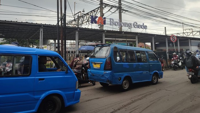 Suasana di Stasiun Bojong Gede, Bogor pada 14 Januari 2022.