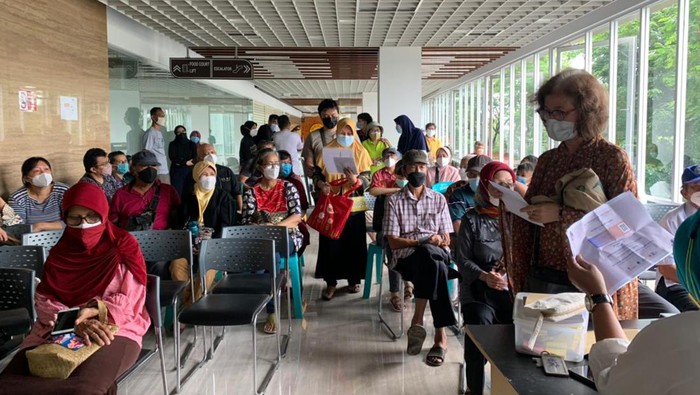 Suasana antrean vaksinasi booster di Jakarta (Mulia Budi-detikcom)