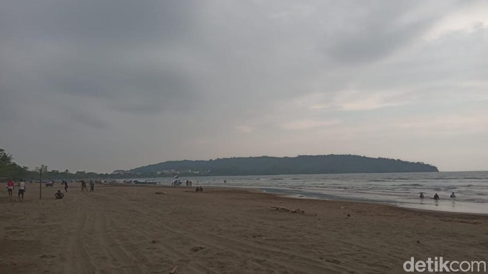Suasana di Pangandaran pasca gempa M,67 Banten, Jumat (14/1/2022)