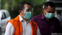 Sebelumnya, KPK menetapkan dua pegawai Ditjen Pajak, Wawan Ridwan (WR) dan Alfred Simanjuntak (AS), sebagai tersangka dalam kasus suap yang lebih dulu menjerat eks pejabat Ditjen Pajak, Angin Prayitno Aji.