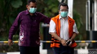 Alfred Simanjuntak menjalani pemeriksaan perdana usai ditahan KPK, Jakarta, Jumat (14/1/2022).