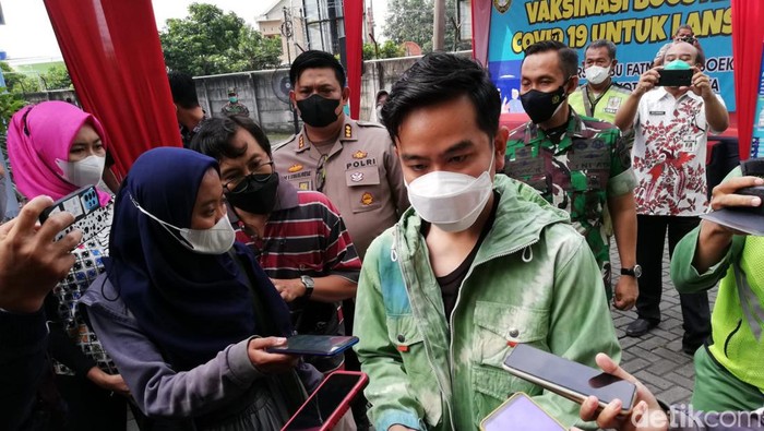 Wali Kota Solo, Gibran Rakabuming Raka, di RSUD Ibu Fatmawati Soekarno, Banjarsari, Solo, Jumat (14/1/2022).