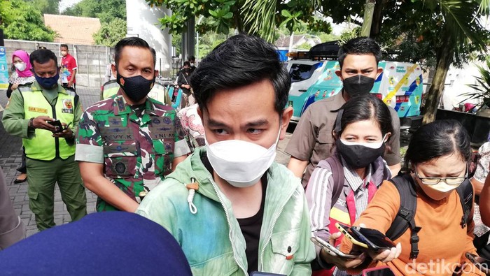Wali Kota Solo Gibran Rakabuming Raka, Jumat (14/1/2022)