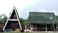 Selain itu, tempat ini juga memiliki desain bangunan yang sangat menarik dan minimalis sehingga tidak terlalu ramai ornamen. Rata-rata menggunakan kayu dan bambu sehingga terkesan lebih mem-bumi sebagaimana namanya.  